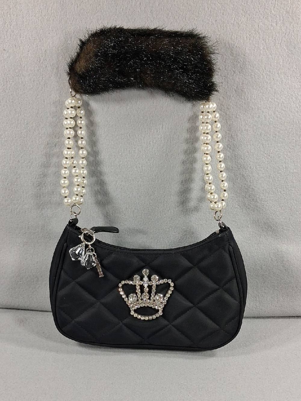 Elegant My Flat In London Black Quilted Pearl-Handle Shoulder Bag